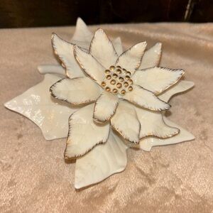 Vintage LENOX Classic Poinsettia Ivory 24kt Gold Trim Flower Figurine